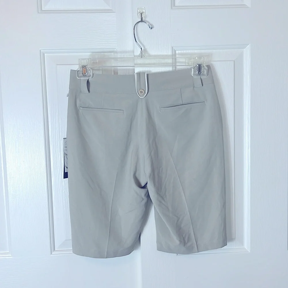 Maggie Lane Golf Shorts, size 2, Tan, 21 1/2 inch top to bottom